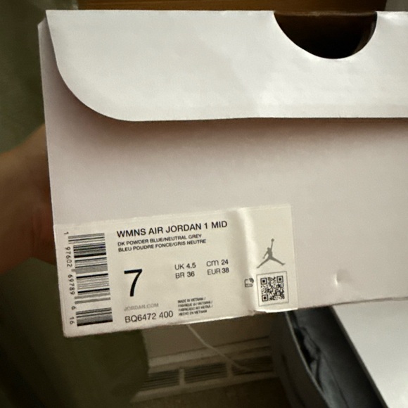 Jordan Air 1 Mid in Powder Blue and White - Picture 6 of 6